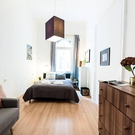 Cosy And Central Apartment With 4 Bedrooms And A/C Budapeşte Dış mekan fotoğraf