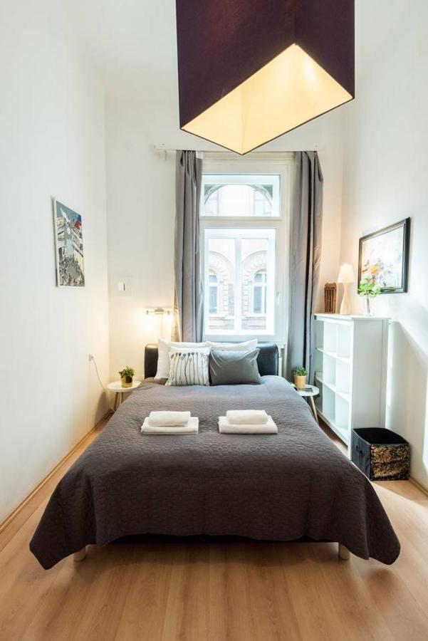Cosy And Central Apartment With 4 Bedrooms And A/C Budapeşte Dış mekan fotoğraf