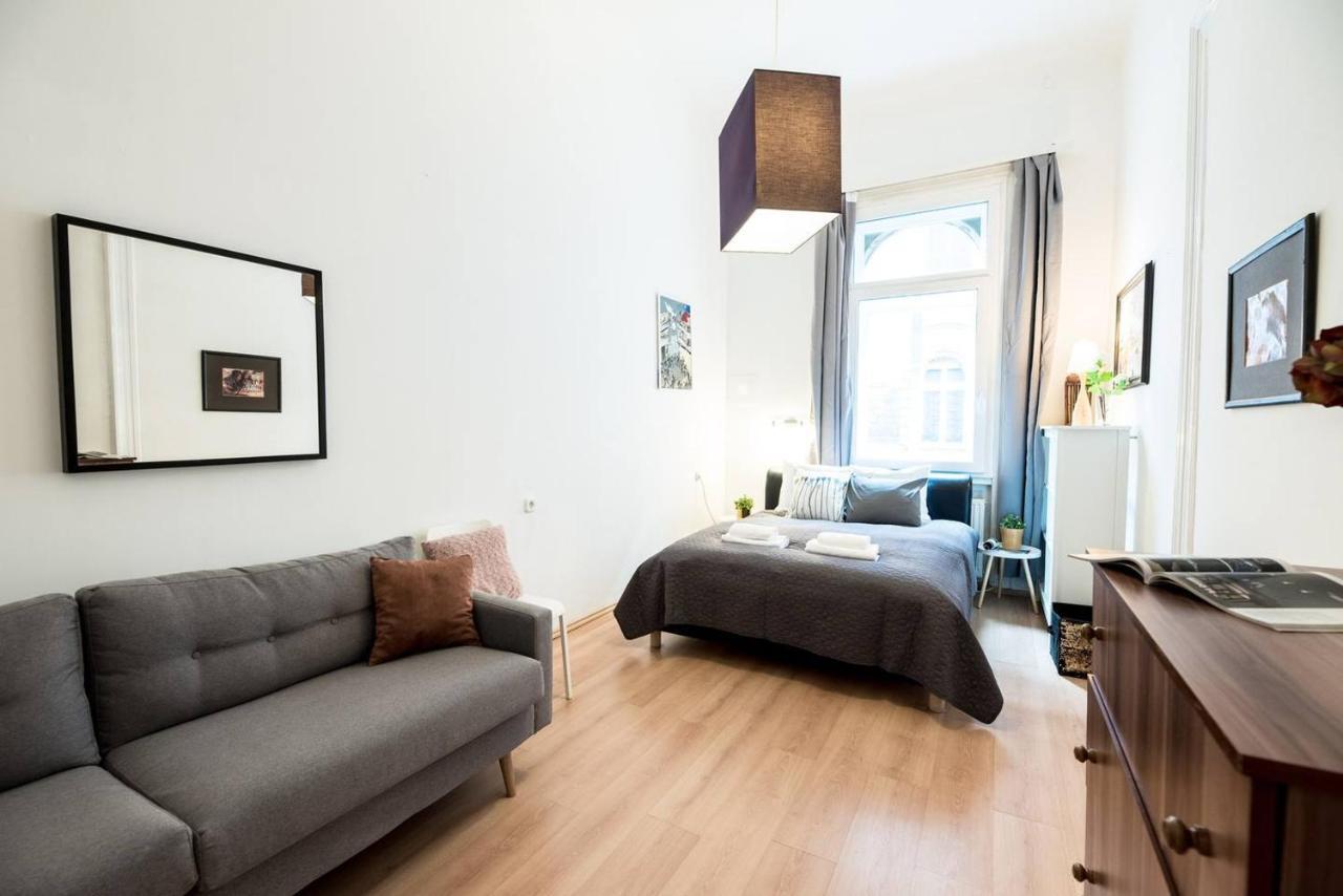 Cosy And Central Apartment With 4 Bedrooms And A/C Budapeşte Dış mekan fotoğraf