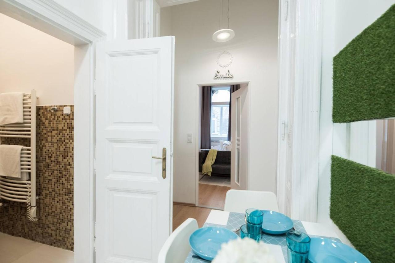Cosy And Central Apartment With 4 Bedrooms And A/C Budapeşte Dış mekan fotoğraf
