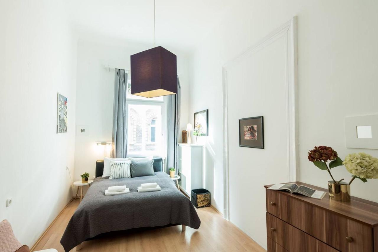 Cosy And Central Apartment With 4 Bedrooms And A/C Budapeşte Dış mekan fotoğraf